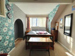 Sheffield's 3BR Retreat - Hillsborough - 4