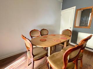 Sheffield's 3BR Retreat - Hillsborough - 2