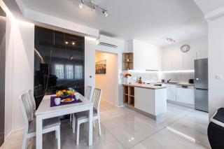 Apartment Annie - 1