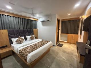 Hotel M Grand - Ahmedabad - 4