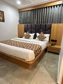 Hotel M Grand - Ahmedabad - 2