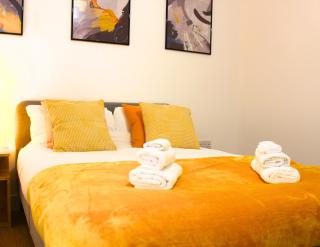 Two Bed Apartment - 20 minutes train into King Cross London - Perfect for families & contractors close to Royal Vet College & M25 Free Parking - Potters Bar - 6