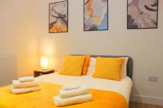 Two Bed Apartment - 20 minutes train into King Cross London - Perfect for families & contractors close to Royal Vet College & M25 Free Parking - Potters Bar - 0