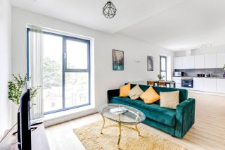 Two Bed Apartment - 20 minutes train into King Cross London - Perfect for families & contractors close to Royal Vet College & M25 Free Parking - Potters Bar - 8