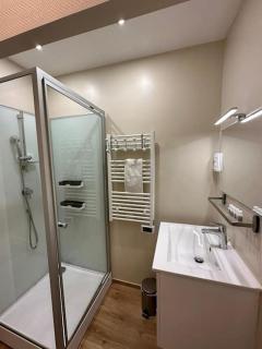 Parisian Stay in a Cosy Flat - République - 1