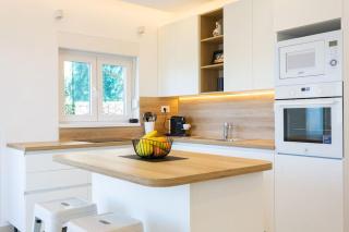 Villa Sea Touch - beachfront, with a heated pool - Rogoznica - 5