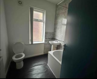 Comfortable Room in Shared Sheffield Detached House - Room 2 - Neepsend - 9