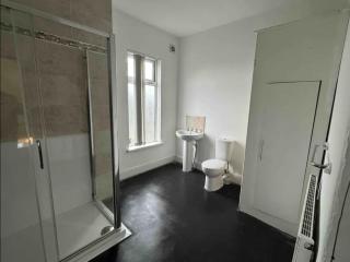 Comfortable Room in Shared Sheffield Detached House - Room 2 - Neepsend - 8