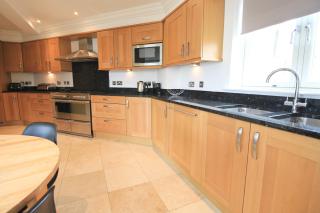 STYLISH, BEACHSIDE apartment, sea views - 7