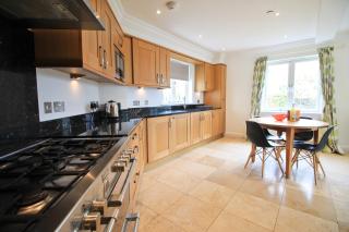 STYLISH, BEACHSIDE apartment, sea views - 6