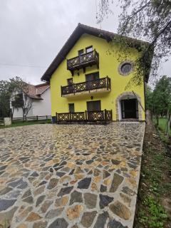 Yellow House - Bran - 9