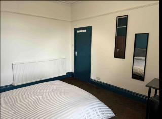 Comfortable Room in Shared Sheffield Detached House - Room 3 - Neepsend - 7