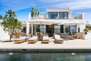 Luxury Villa Near Marbella with Private Pool, Jacuzzi & Modern Amenities - Marbella - 9