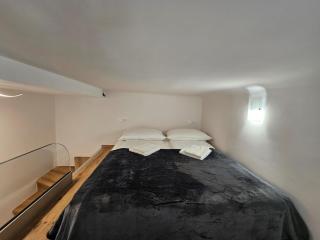 Studio Apartment Sviti TourAs by Town Hall - Ljubljana - 1
