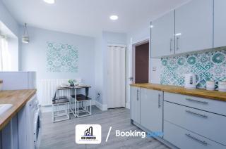 3 Bed House With Parking By NYOS PROPERTIES Short Lets & Serviced Accommodation Manchester - Manchester - 3