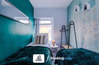 3 Bed House With Parking By NYOS PROPERTIES Short Lets & Serviced Accommodation Manchester - Manchester - 6