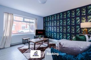 3 Bed House With Parking By NYOS PROPERTIES Short Lets & Serviced Accommodation Manchester - Manchester - 5