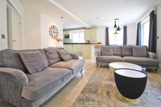 CLOSE TO BEACH, dogs welcome, private garden - 9
