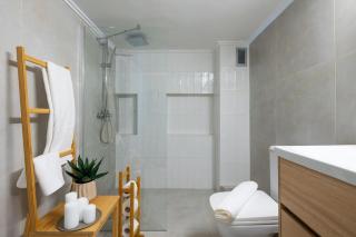Sunlit Retreat 2-Bed Apartment - 6