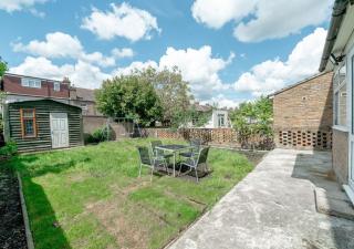 Spacious 4-bedroom House Free parking - Goodmayes - 3