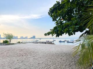 Lili Stay by the beach - George Town - 5