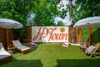 Contemporary 4bd - Patio - 3mins to UH - Houston - 2