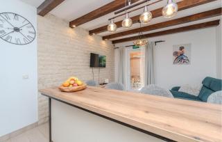 Cozy Apartment In Vir With Wifi - 1