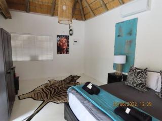 Luxury GuesthouseCo RomanticaHouse - Marloth Park - 2