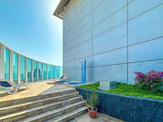 Spacious 2 Bedroom Apartment in Tecom - Dubai - 8
