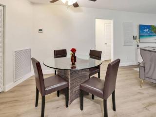 ELEVATED 377 - Family Oasis Retreat - 4-Bed Home with Pool - Marco Island - 6