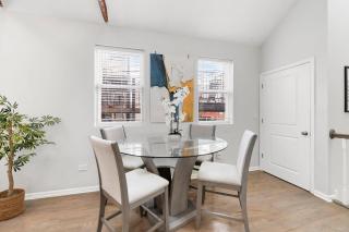 Chicago Treasure 4 Bed Getaway - 9