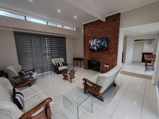 2 Bedroom Private Retreat - Bloemfontein - 6