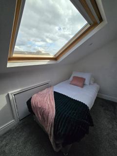 Light-Filled 3-Bedroom Apartment in Liverpool sleep 7 - Liverpool - 7