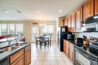 Pet-Friendly Irving Townhome with Patio and Grill! - Irving - 2