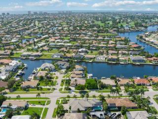 ELEVATED 106 - Spacious 3 Bedroom Waterside Pool Home - Marco Island - 3