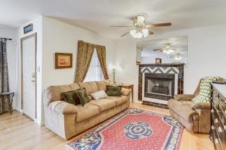 Peaceful Home with Yard 13 Mi to Downtown Houston! - Houston - 7