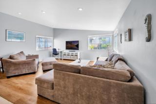 Stunning Beach Haven! Steps to the Beach & Pet Friendly! - San Diego - 8