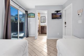 Stunning Beach Haven! Steps to the Beach & Pet Friendly! - San Diego - 2
