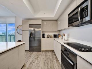 Luxury Waterfront Suite with Great Views - Hallandale Beach - 4