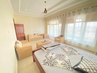 Luxurious very spacious 6 bedrooms villa with pool located in Gacuriro,close to simba center and a 12mins drive to downtown kigali - Kigali - 2