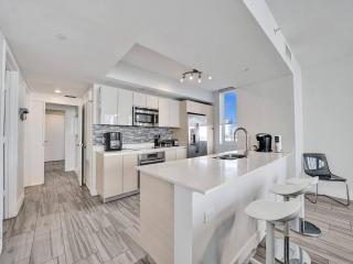 Luxury Waterfront Suite - Hallandale Beach - 8