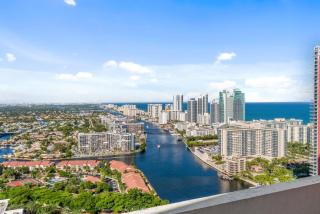 Top Floor Luxury Penthouse with Private Roof Deck - Hallandale Beach - 3