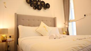 Opulent 2BR Duplex Apartment in Masdar City - Abu Dhabi - 9