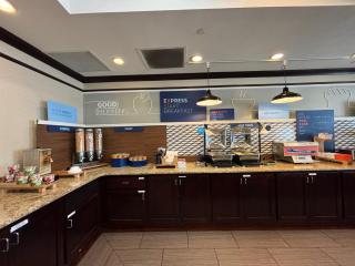 Holiday Inn Express - 6