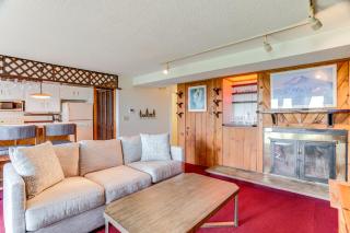 Ski-InandSki-Out Wintergreen Resort Condo and Hot Tub! - 5