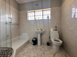 2 bed self-catering cottage -D and S Paradise Home - 8