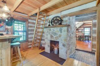 Restored Buchanan Log Cabin on 9-Mile Creek! - 2