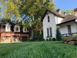 Carriage House on Historic Bentonville Square - Bentonville - 0