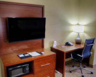 Comfort Suites Plymouth near US-30 - Plymouth - 8