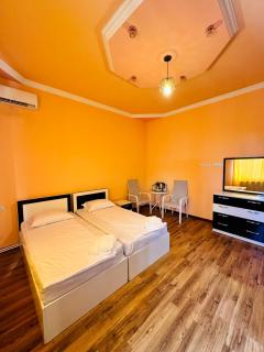 Garden EVN Airport - Pʼarakʼar - 8